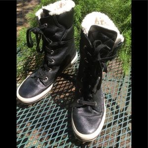 KEDS faux shearling sneaker boots Size 9